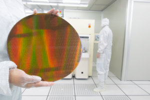 engineer-holding-silicon-wafers-cleanroom LSI
